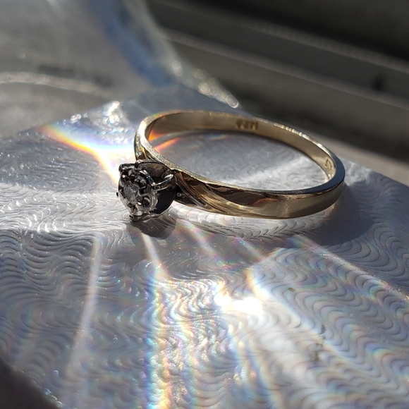 Vintage Stylecraft 10kt gold and diamond ring size 6 - Picture 16 of 16